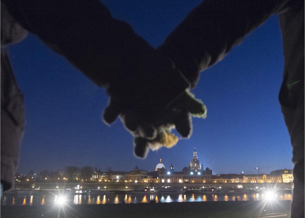 Hand-holding event in Dresden