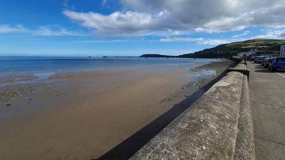 Queen's promenade and beach in Ramsey