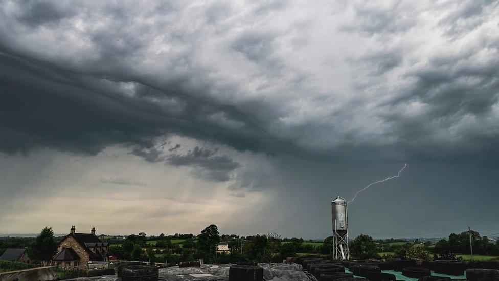 Lightning in Sixmilecross