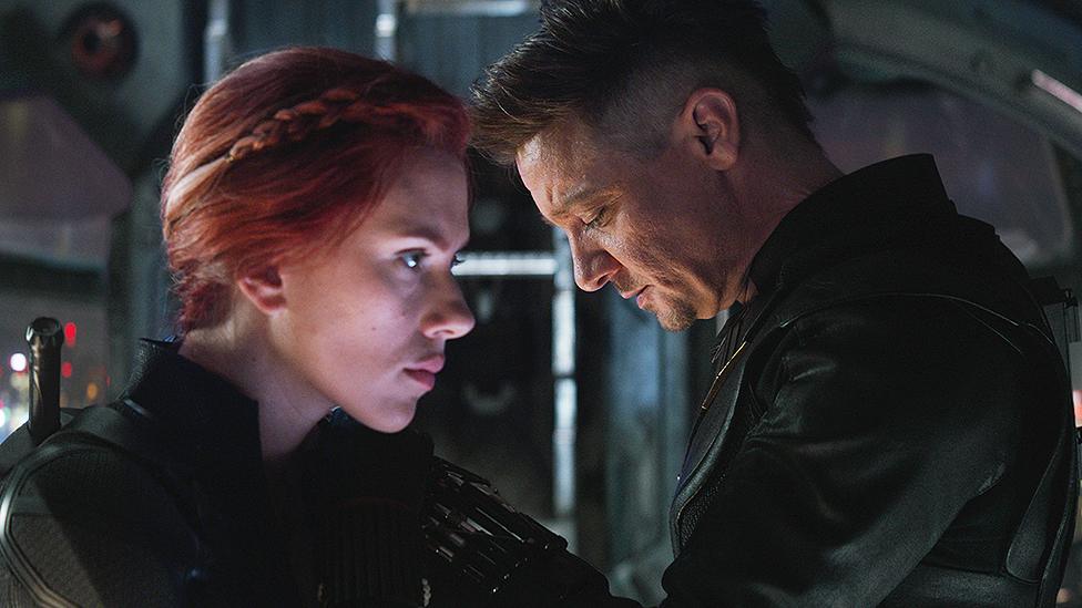 Scarlett Johansson and Jeremy Renner