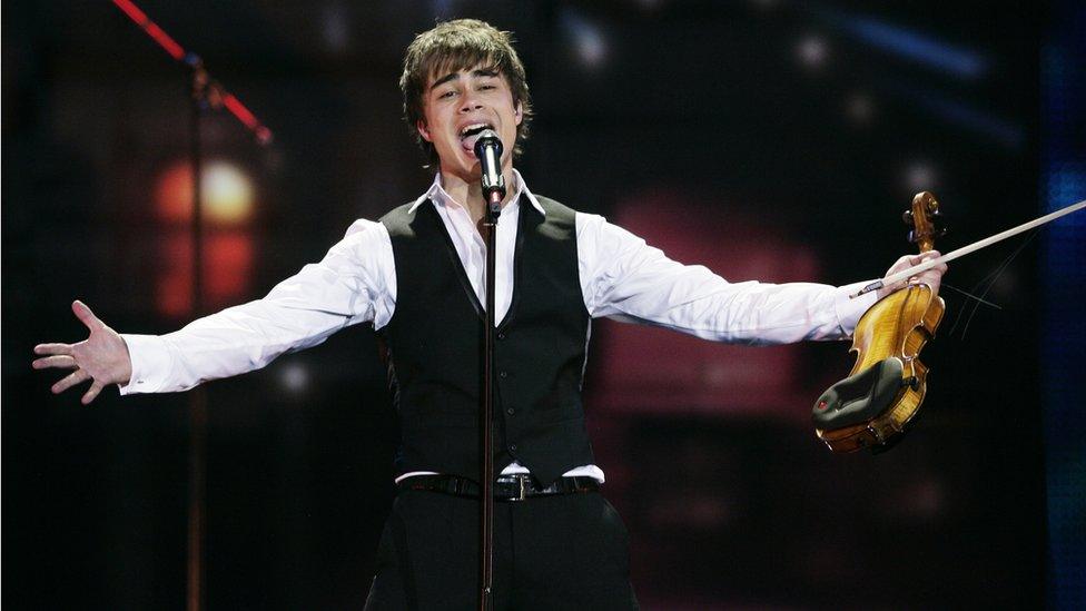 Alexander Rybak performing at the 2009 Eurovision final