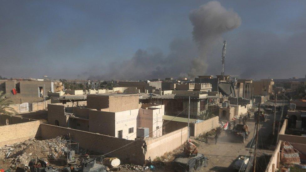 Smoke over Ramadi after a reported air strike (29 December 2015)