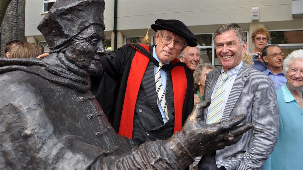 Cardinal Wolsey statue with Dr John Blatchly and David Annand