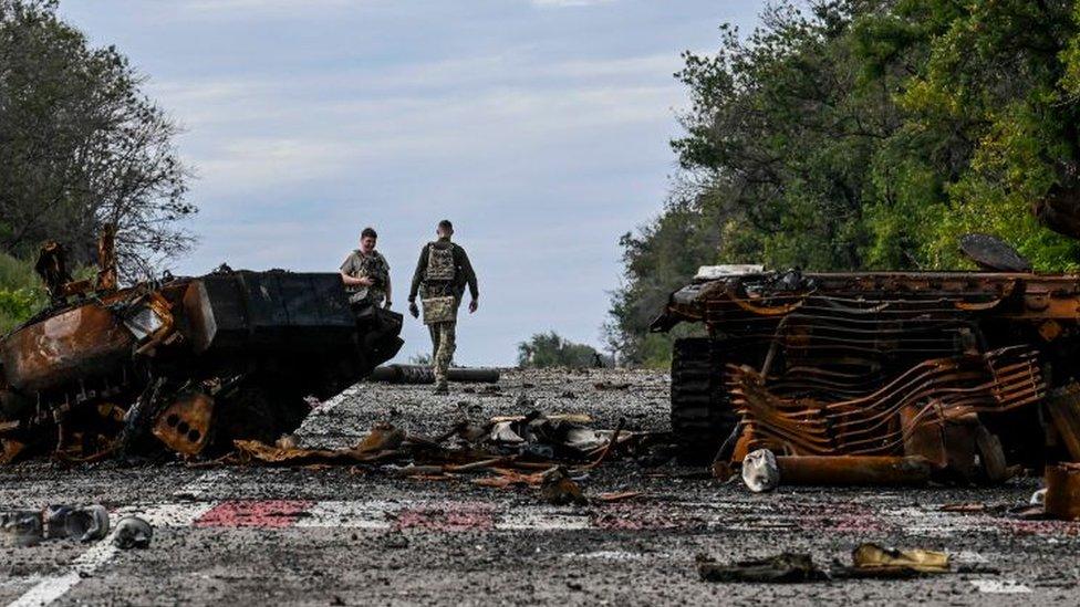 Image shows Ukrainian forces amid destroyed tanks