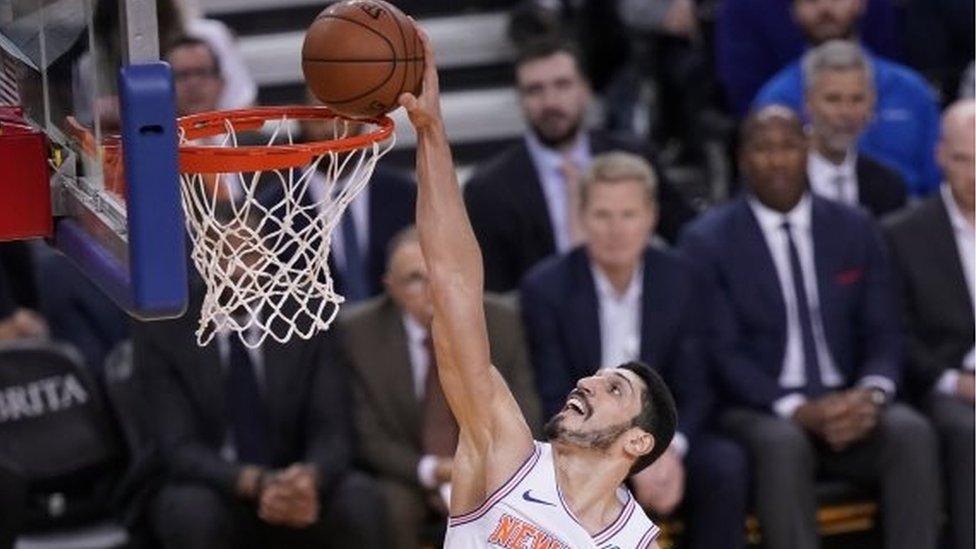 New York Knicks' Enes Kanter scores in a match against Golden State Warriors. Photo: 8 January 2019