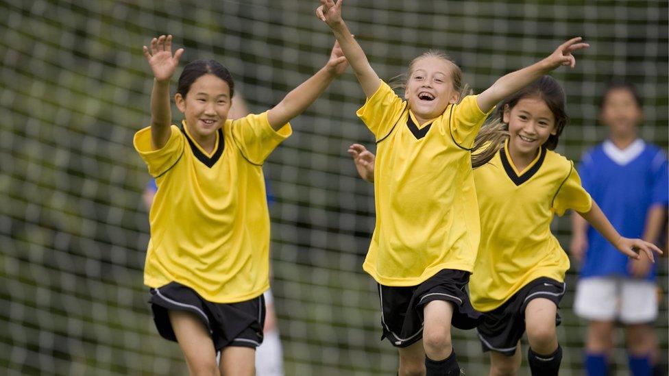 girls-playing-football.