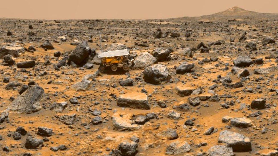 Mars-rover-on-the-surface-of-Mars.