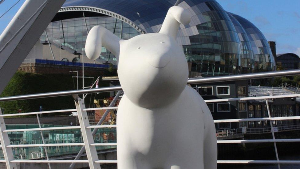 Snowdog on the Millennium Bridge on the River Tyne