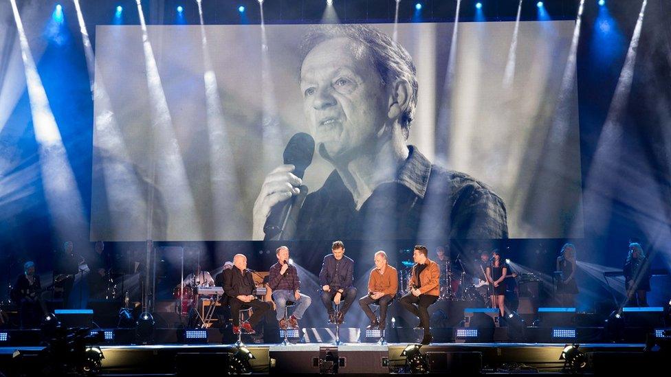 The cast of Auf Wiedersehen Pet on stage at a Sunday for Sammy event