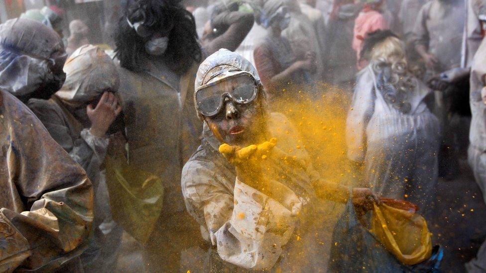 Flour fight, Greece