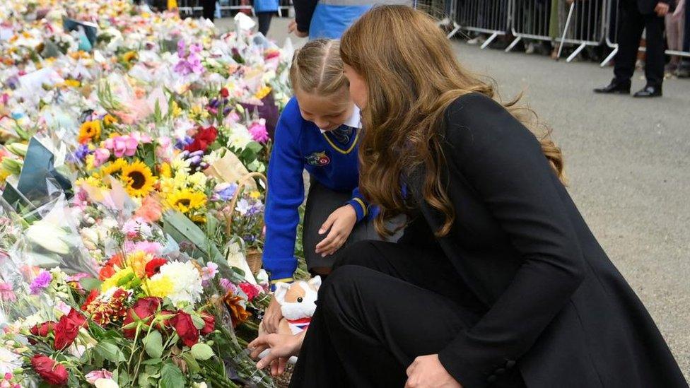 Eight-year-old Elizabeth and the Princess of Wales