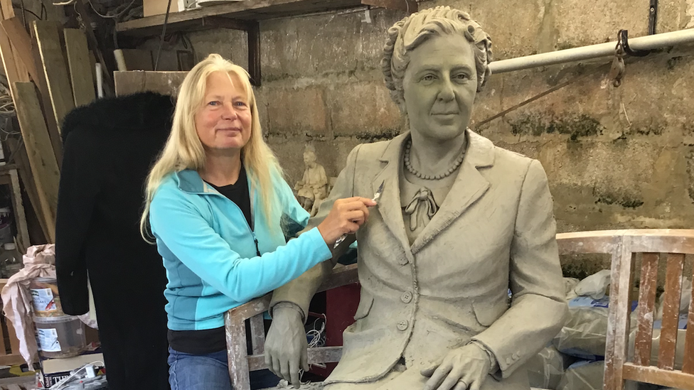 Elisabeth Hadley with her sculpture