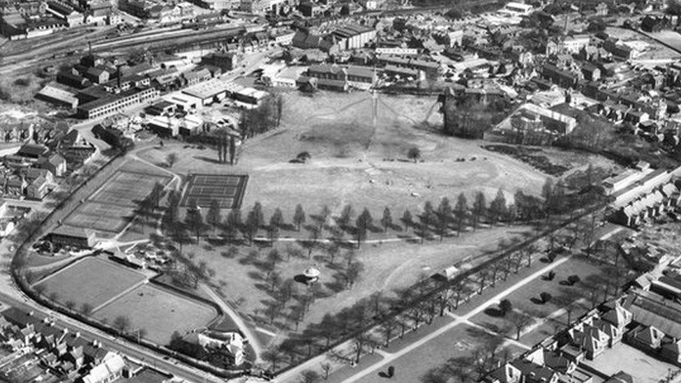 Parc Belle Vue yn Wrecsam