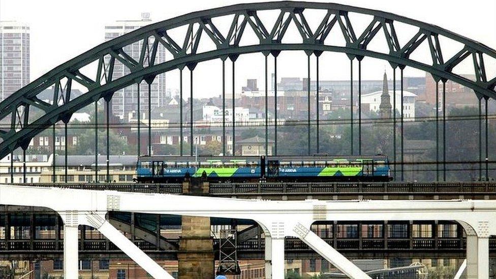 train on Tyne Bridge