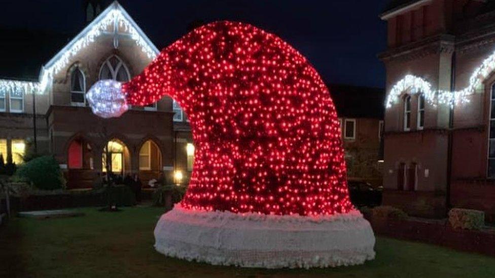 Alton's Santa hat display