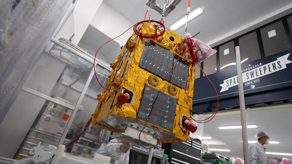 The servicer spacecraft weighs just under 200kg