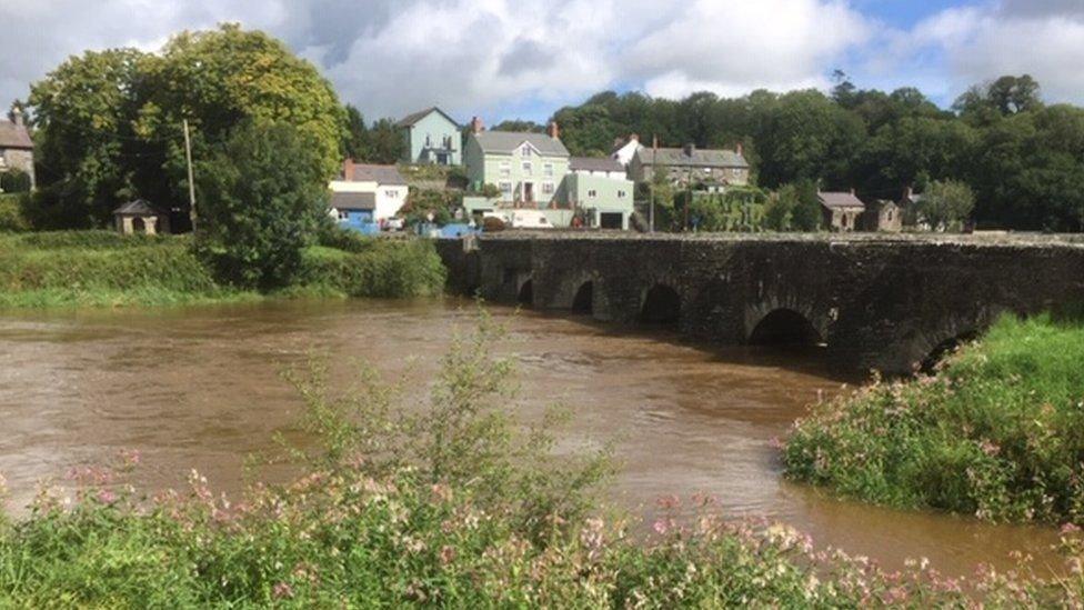 Afon Teifi ger Llechryd