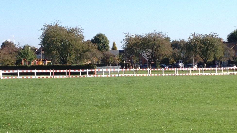 Temporary power lines near Fontmell Close