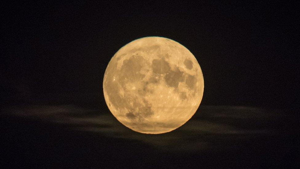 super-moon-in-paris