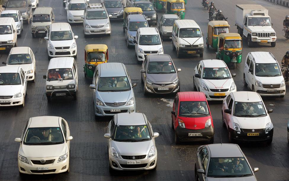 Traffic in Delhi on the first day of the odd-even system, 1 January 2016