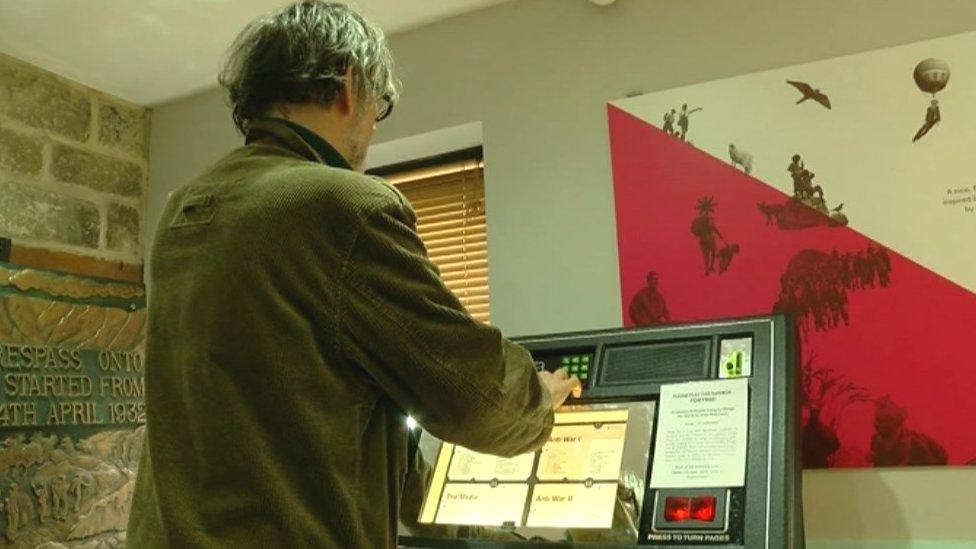 Jarvis Cocker at the jukebox