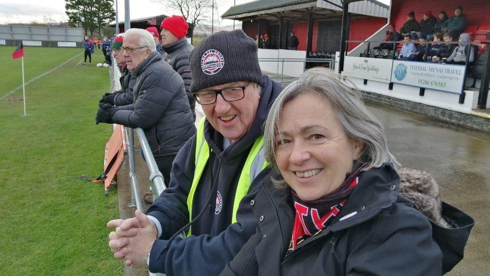 Dafydd Wyn Jones gydag Aelod Seneddol Dwyfor Meirionnydd, Liz Saville Roberts