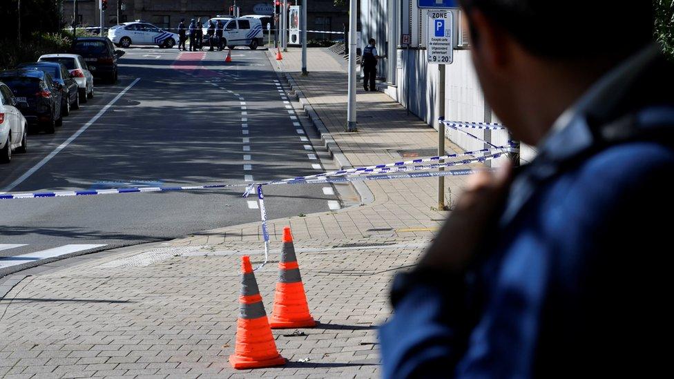 Police set a security perimeter around the scene where two police officers were stabbed in Brussels, 5 October 2016