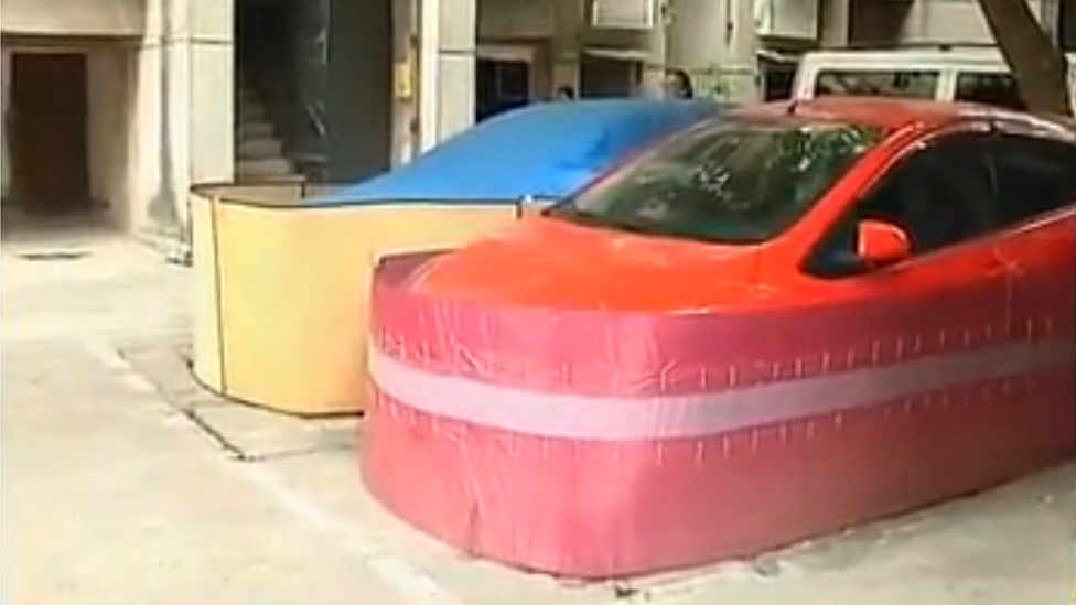 Two cars in Nanning with rat-proof shields