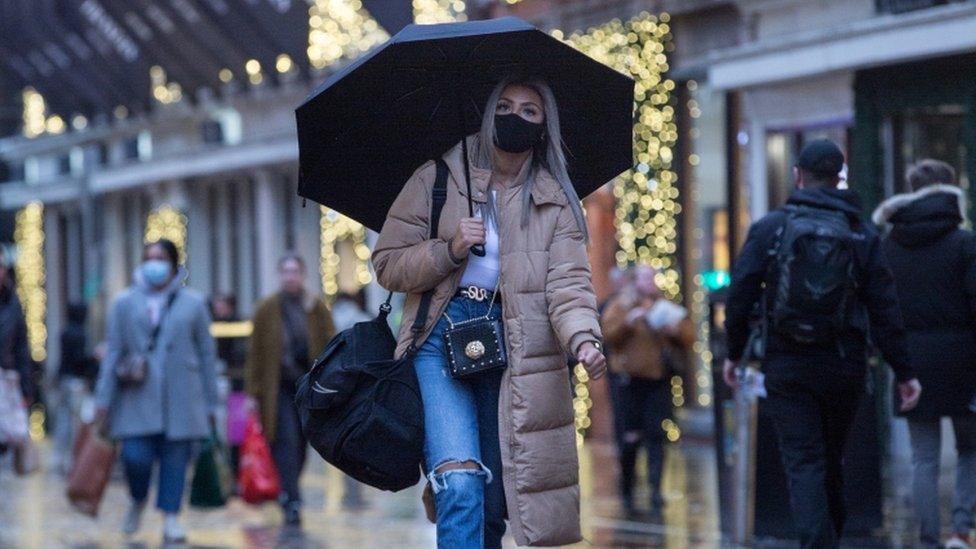 shoppers on Buchanan Street in Glasgow