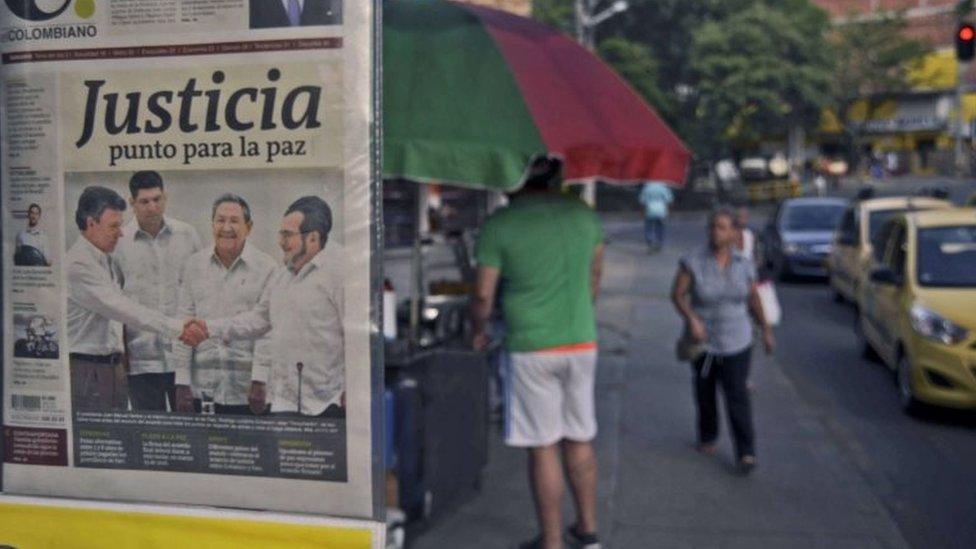 A Colombian newspaper front page shows a picture of the agreements achieved between the Government and Farc rebels in Cuba on 24 September, 2015 in Medellin, Antioquia department, Colombia