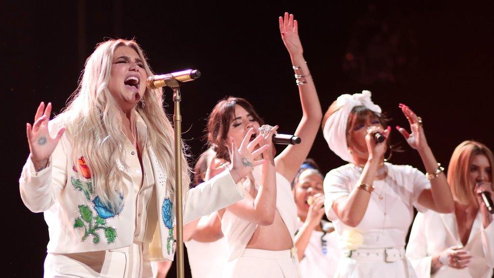 Kesha performs Praying