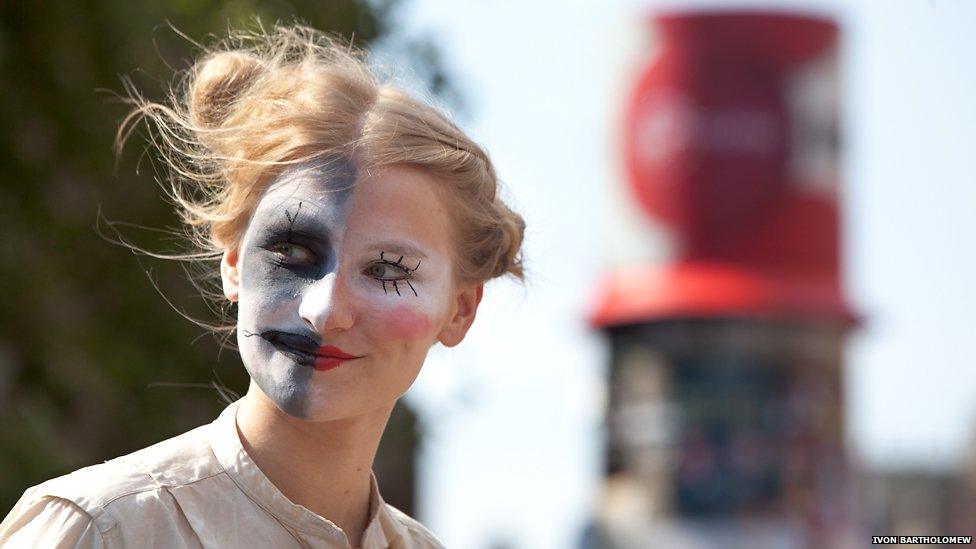 Edinburgh's Royal Mile is the open air stage for street performers of all types