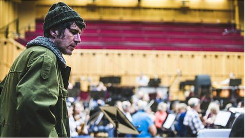 Gruff Rhys a Cherddorfa Genedlaethol Gymreig y BBC