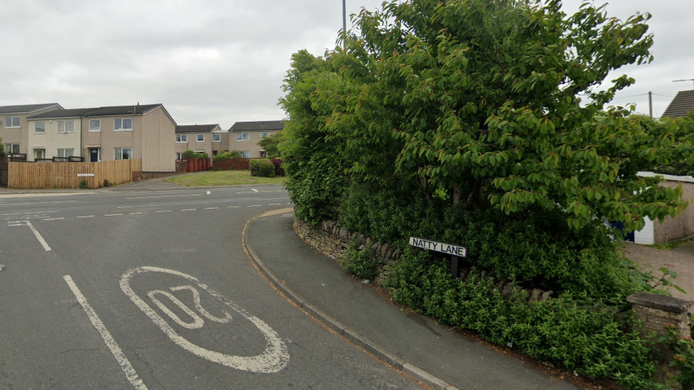 Natty Lane, Illingworth