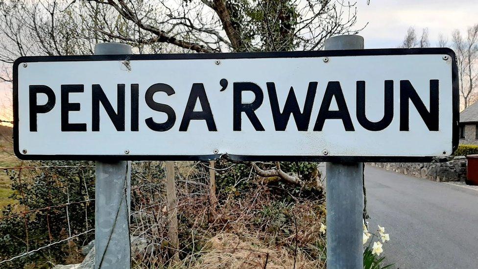 Arwydd Penisarwaun