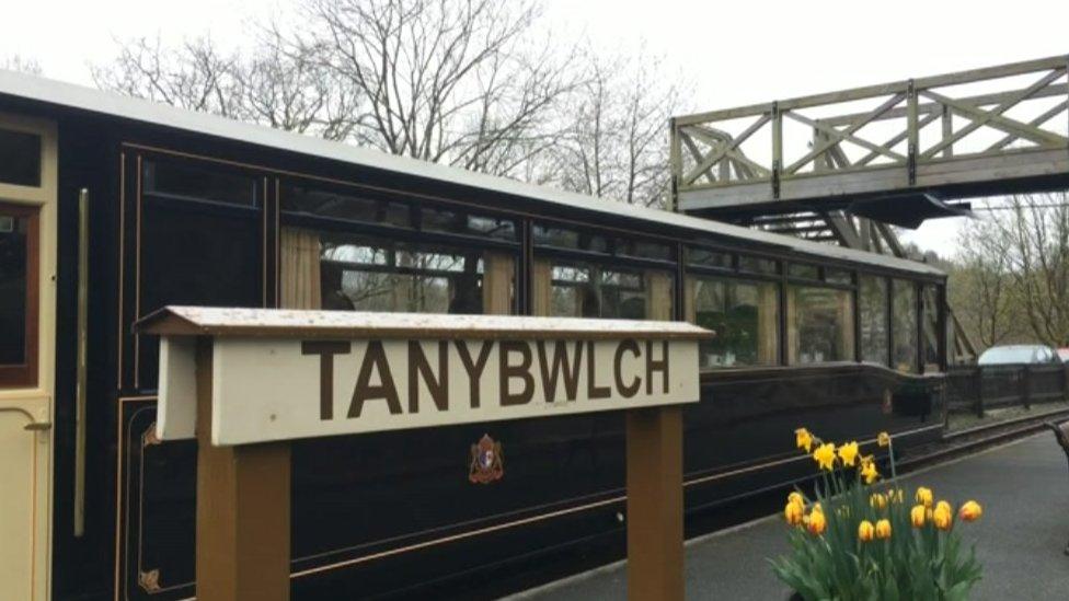 Train at Tan y Bwlch