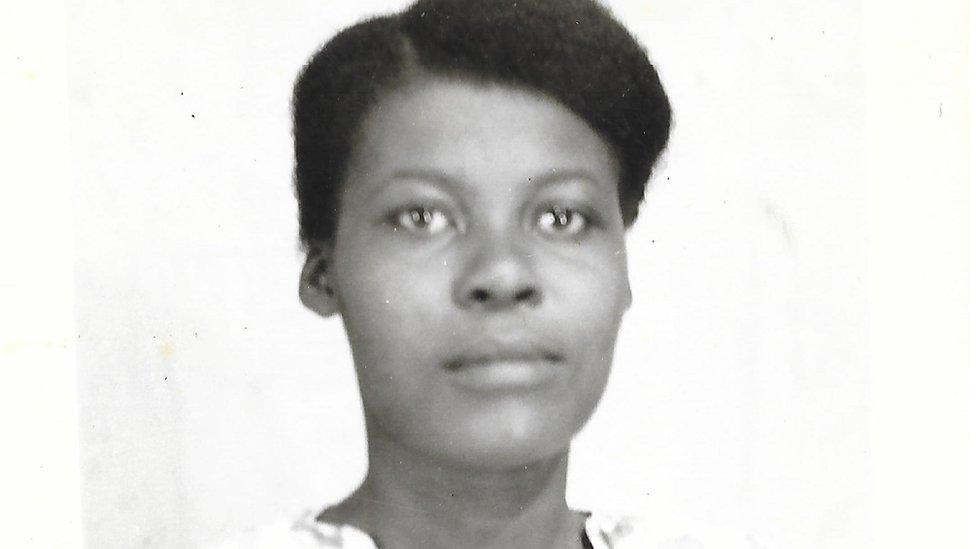 Passport photo of Evelyn Burnett