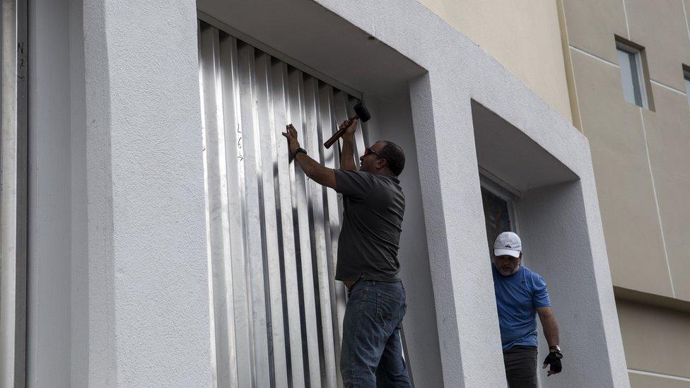 Residents protect their buildings