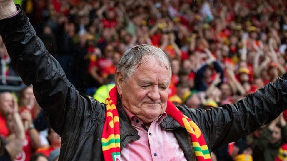 Dafydd Iwan singing Yma O Hyd at Cardiff City Stadium on Sunday