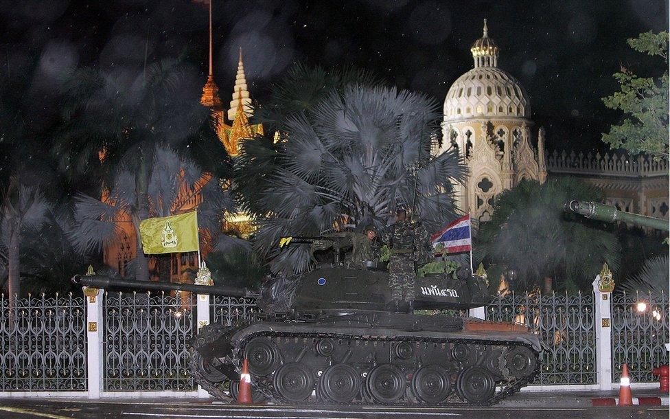 Thai tanks in front of Government House in Bangkok, 19 September 2006, as the military seizes power in a coup.