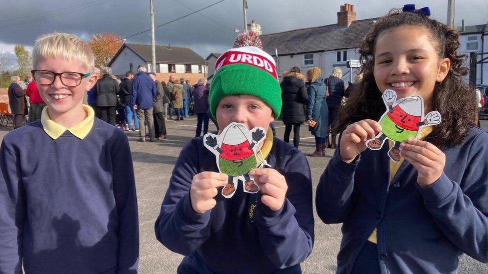 Matthew, Charlie a Lily o Ysgol Terrig