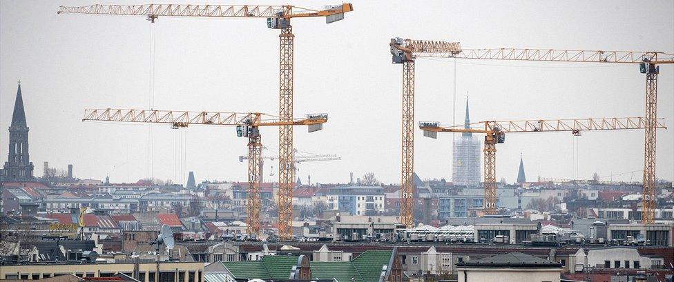 Cranes in central Berlin, 21 Mar 19