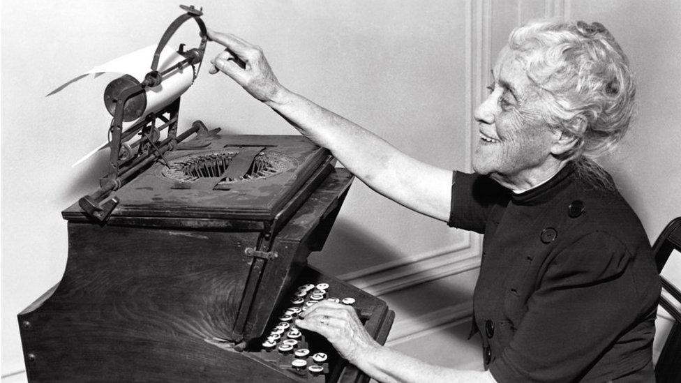 Christopher Latham Sholes' daughter Lillian Sholes Fortner demonstrating her father's typewriter in 1939