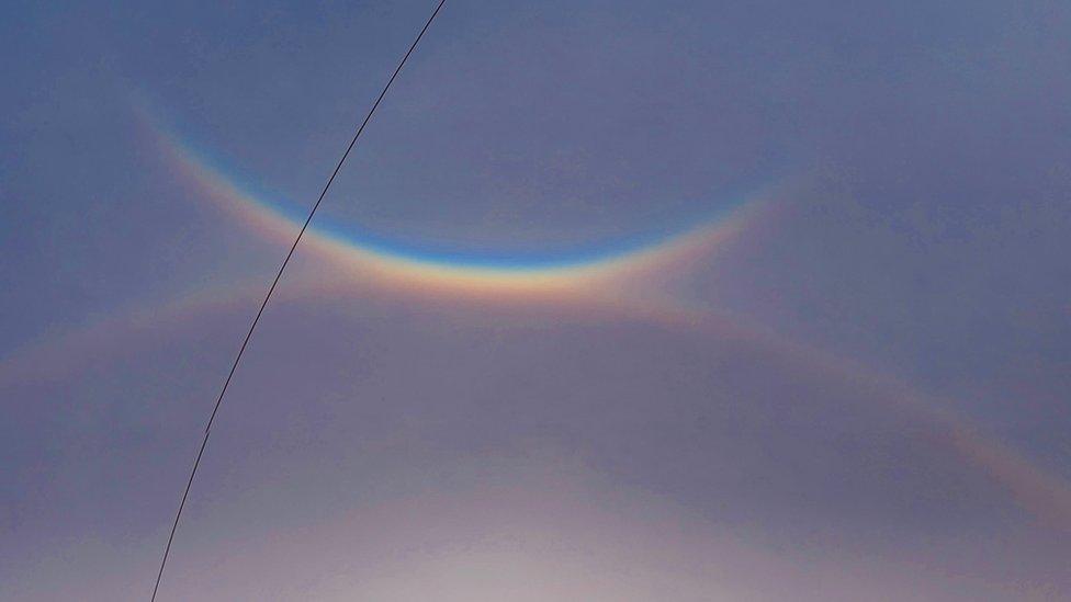 A bright circumzenithal arc