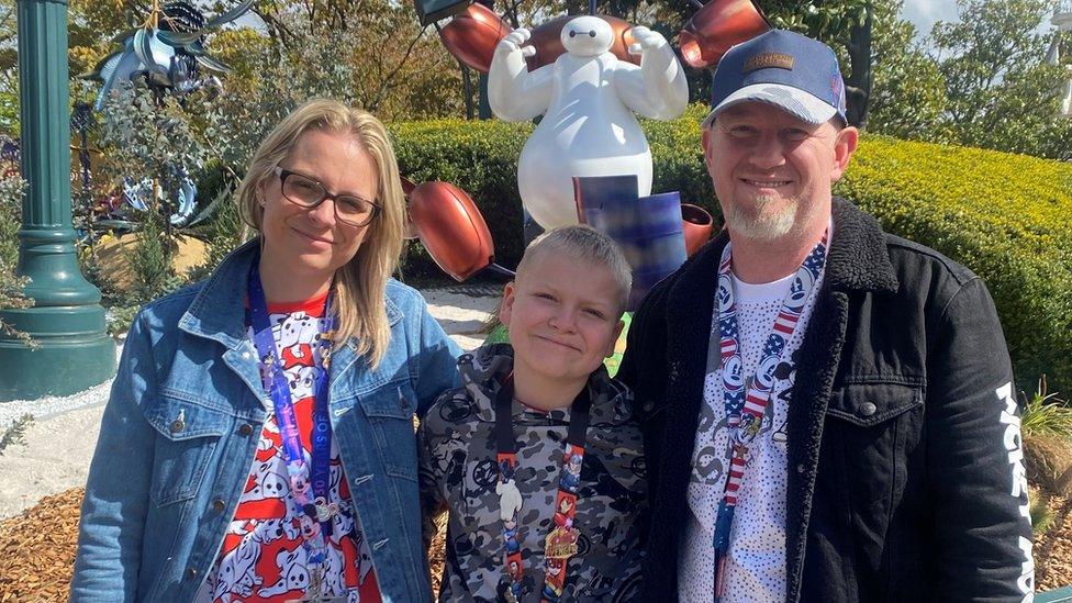 Kerry and Mike Askin with their son