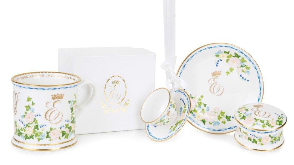 Commemorative china for the wedding