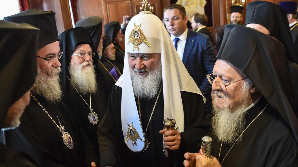 Patriarch Kirill (C) meeting Orthodox leaders in Istanbul, including Bartholomew (R)