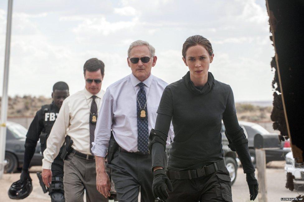 Daniel Kaluuya as Reggie Wayne, Phil Coopers as Hank Rogerson, Victor Garber as Dave Jennings and Emily Blunt as Kate Macer