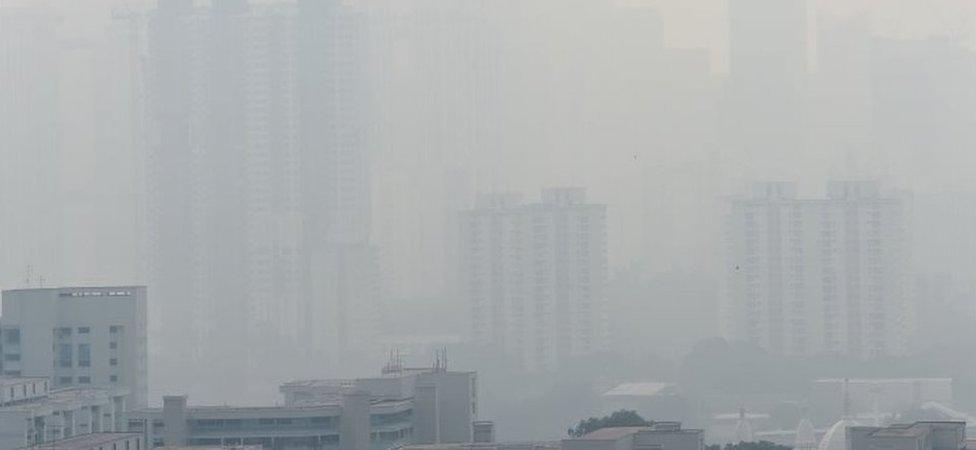 Hazy skies in Singapore (26 Aug 2016)