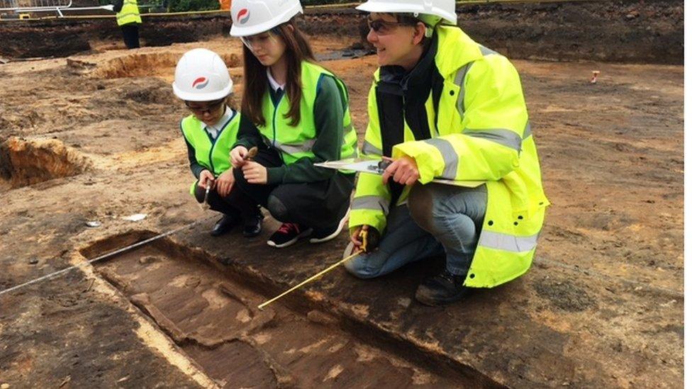 Forensic archaeologist Megan Stoakley with P1 Amelia Soffe and P6 Louise Doyle